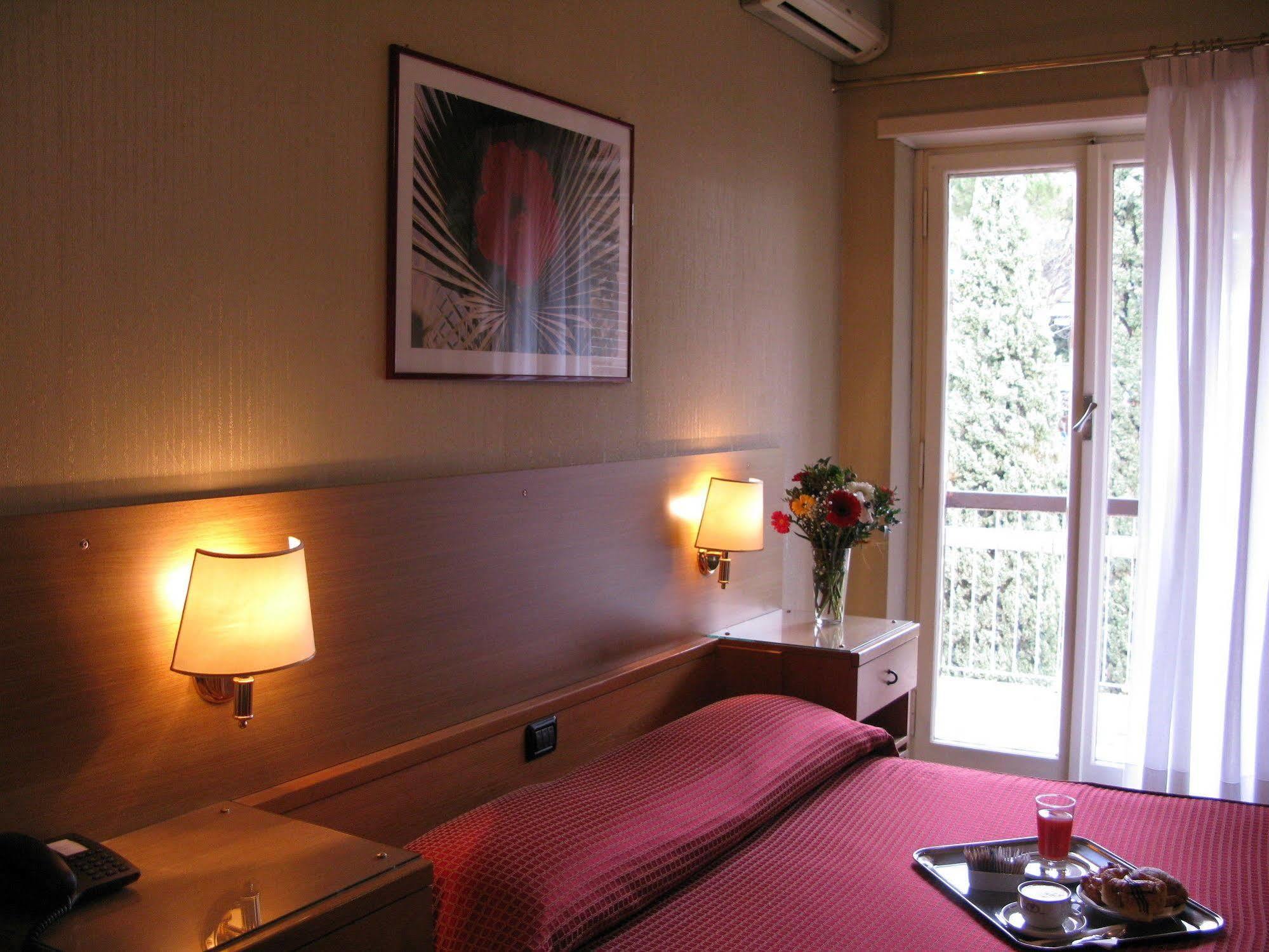 York Hotel Rome Bagian luar foto
