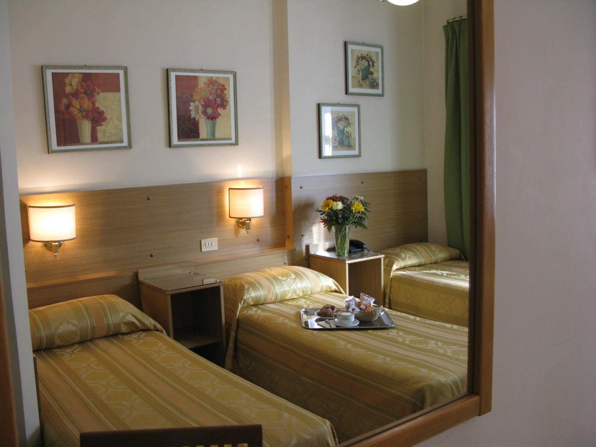 York Hotel Rome Bagian luar foto