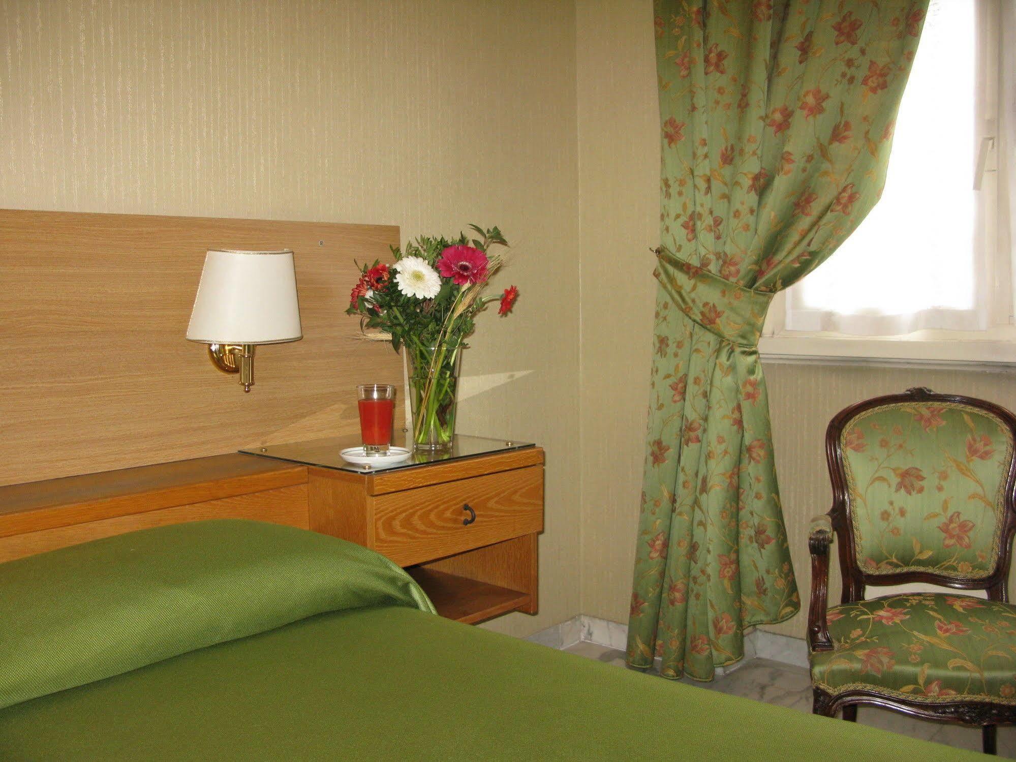York Hotel Rome Bagian luar foto