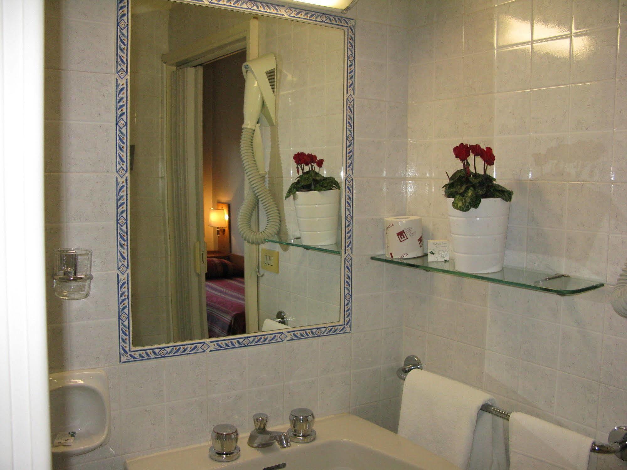 York Hotel Rome Bagian luar foto