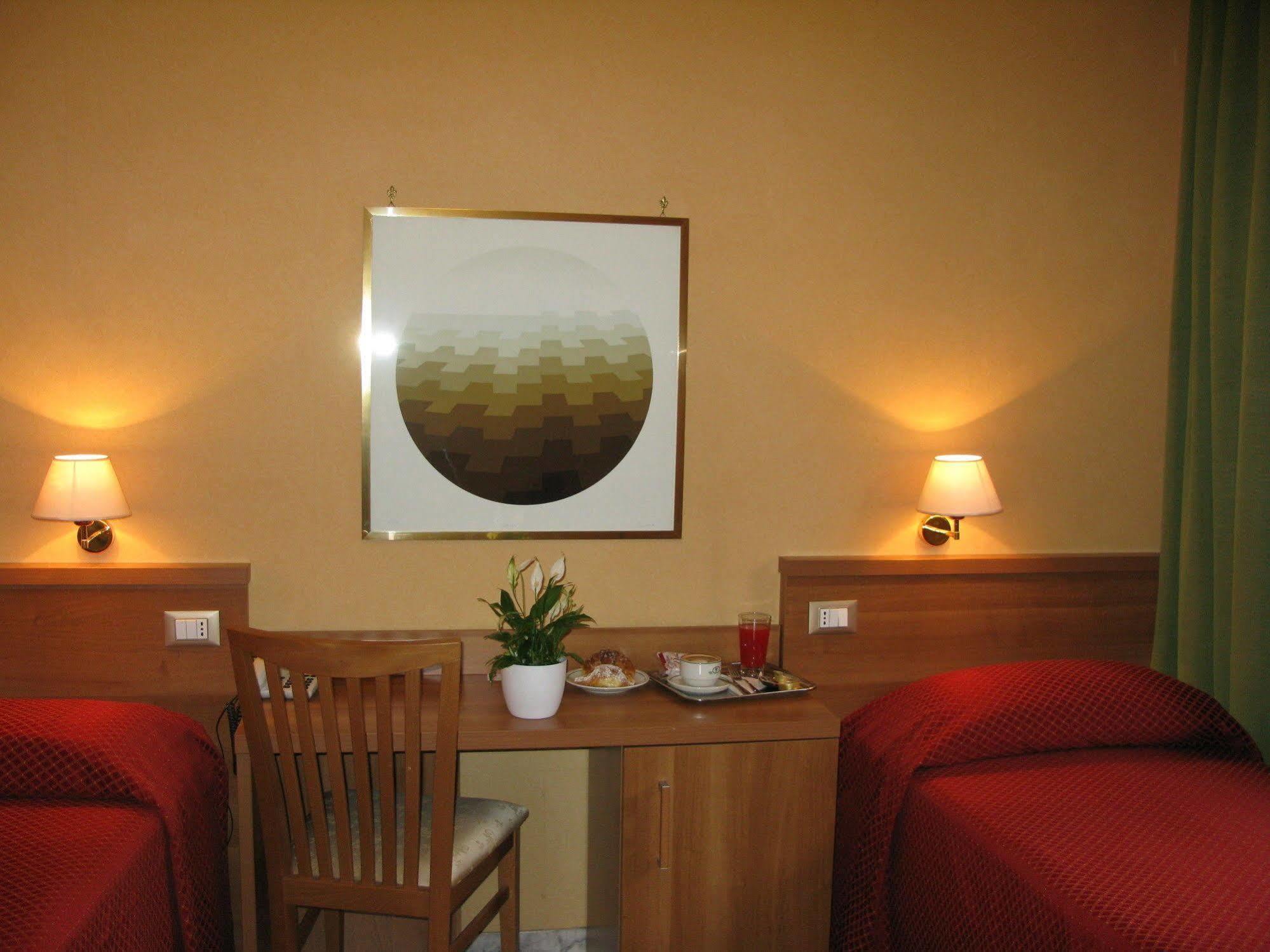 York Hotel Rome Bagian luar foto