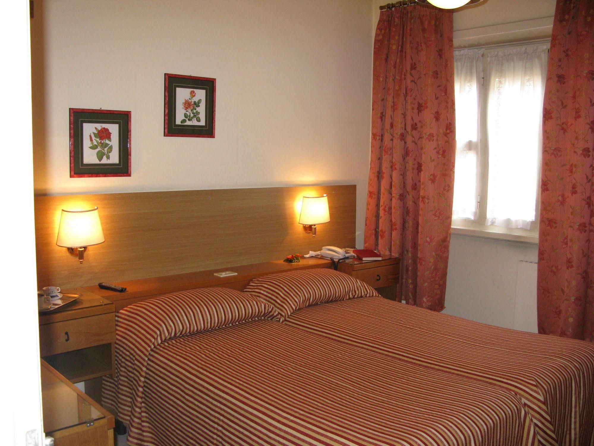 York Hotel Rome Bagian luar foto